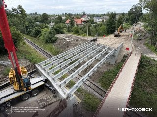Монтаж несущих конструкций моста на ул. Ленинградской начат